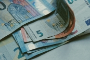 Prosje�na mjese�na ispla�ena neto pla�a za lipanj u Hrvatskoj iznosila je 1.555 eura
