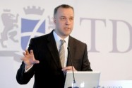 HT DOBIVA NOVOG �EFA, MUDRINI� ODLAZI. Prvi potez akvizicija Telekoma Slovenije?