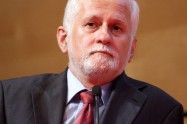 Bago i dalje na �elu Kon�ara