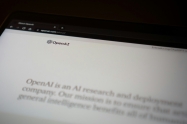 Enciklopedija Britannica tu�i OpenAI