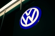 Vi�e od 10.000 radnika Volkswagena prosvjedovalo protiv mogu�ih otkaza