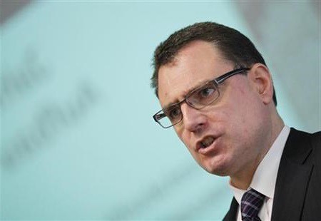 SNB više nije mogao braniti minimalni tečaj franka prema euru SNB više nije mogao braniti minimalni tečaj franka prema euru