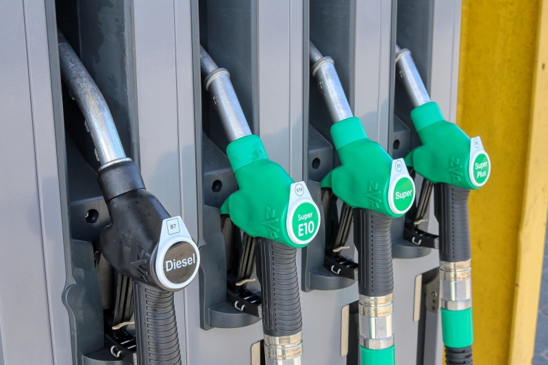 VLADA - Litra plavog dizela poskupljuje 10 centi, dizela 6 centi, benzina jedan cent VLADA - Litra plavog dizela poskupljuje 10 centi, dizela 6 centi, benzina jedan cent