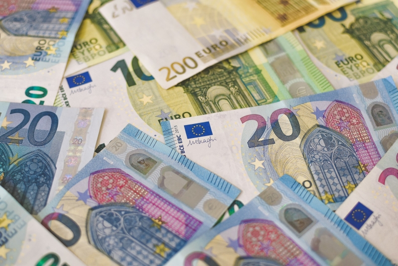 Prosječna neto plaća za svibanj 1.552 eura, isto kao i u travnju Prosječna neto plaća za svibanj 1.552 eura, isto kao i u travnju