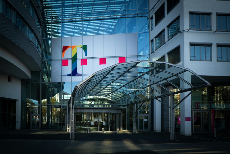 Deutsche Telekom kupuje poljski Fiberhost i Ineu za milijardu eura