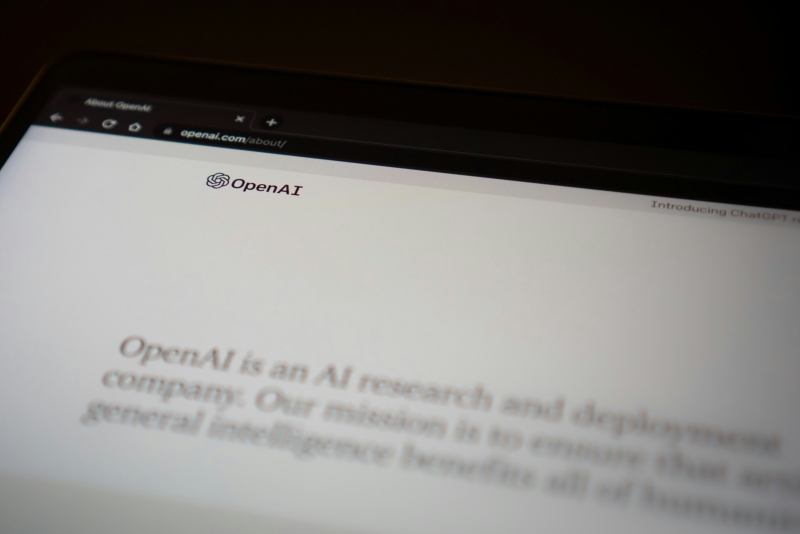 Enciklopedija Britannica tu�i OpenAI